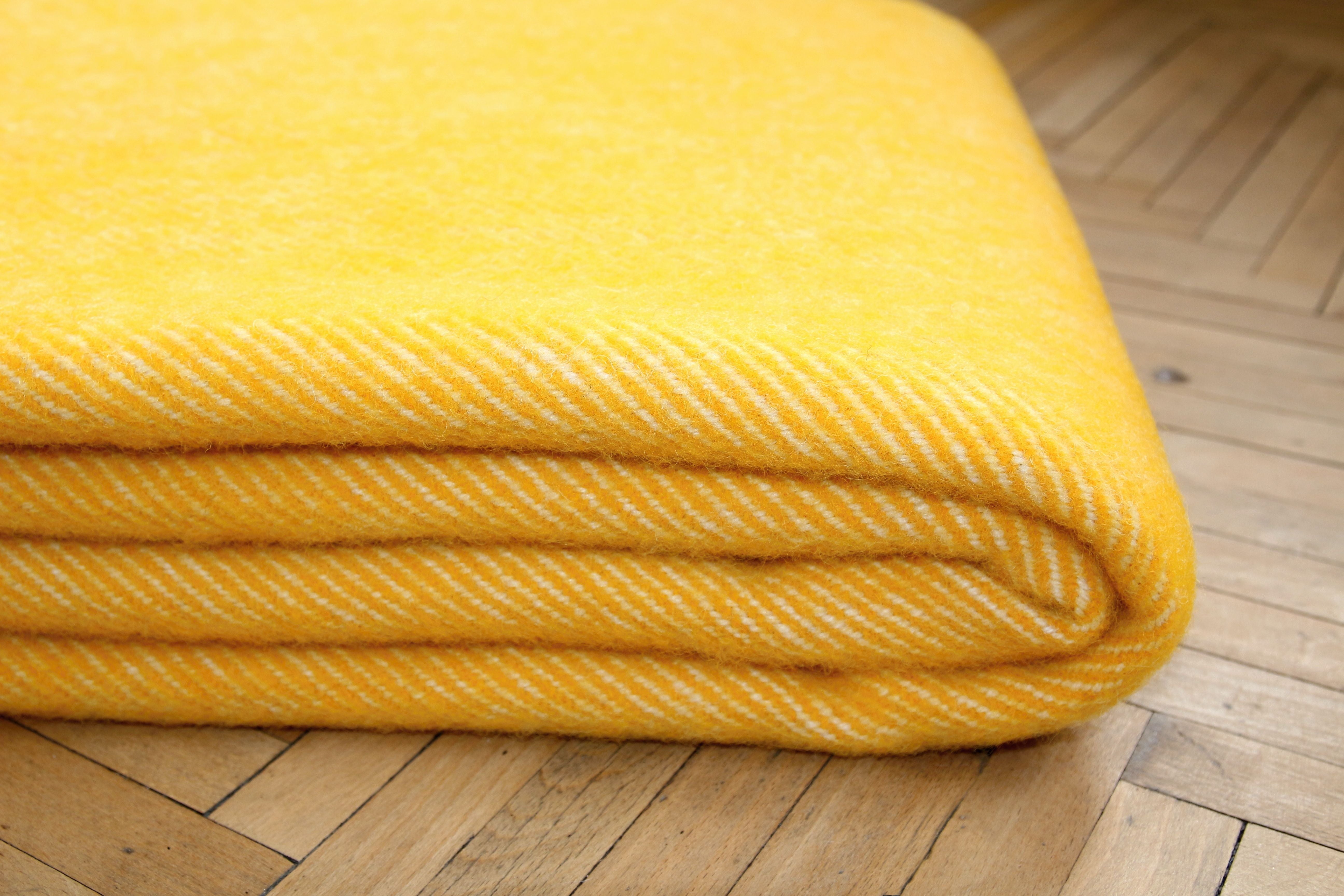 Sheep wool blanket - yellow